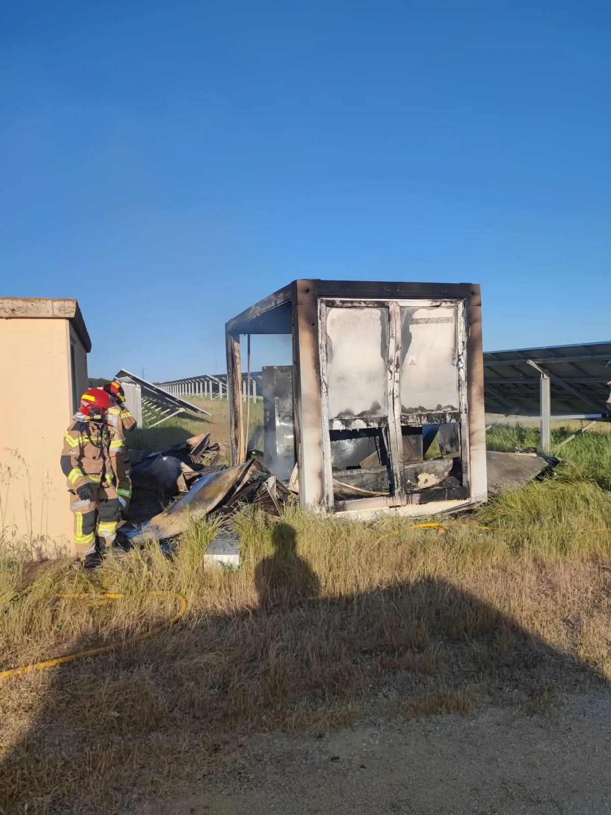 Foto 2 - Sofocado un incendio en parque solar de Frechilla de Almaz&aacute;n
