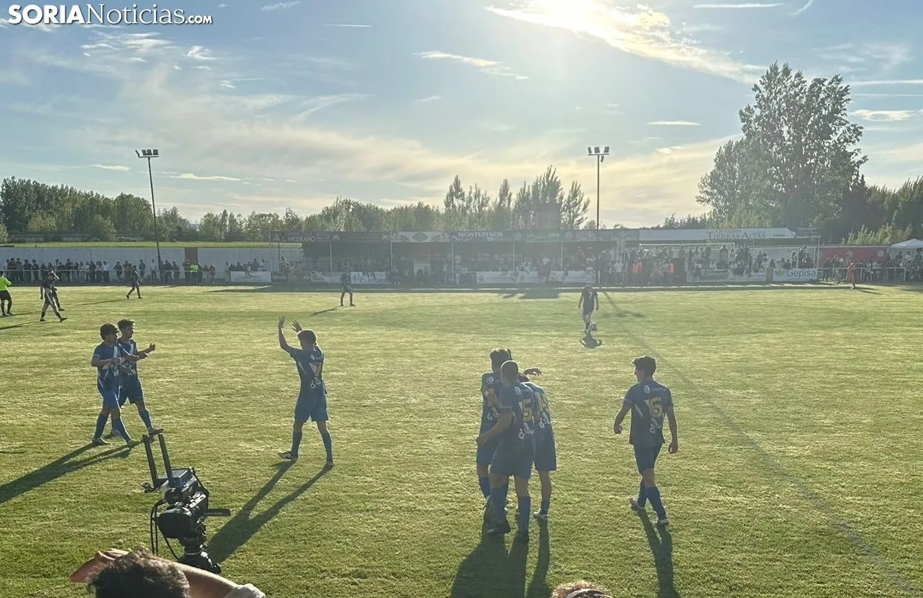 Foto 2 - El Calasanz B destroza el invicto del Golmayo-Camaretas... &iexcl;ganando la Copa Diputaci&oacute;n!