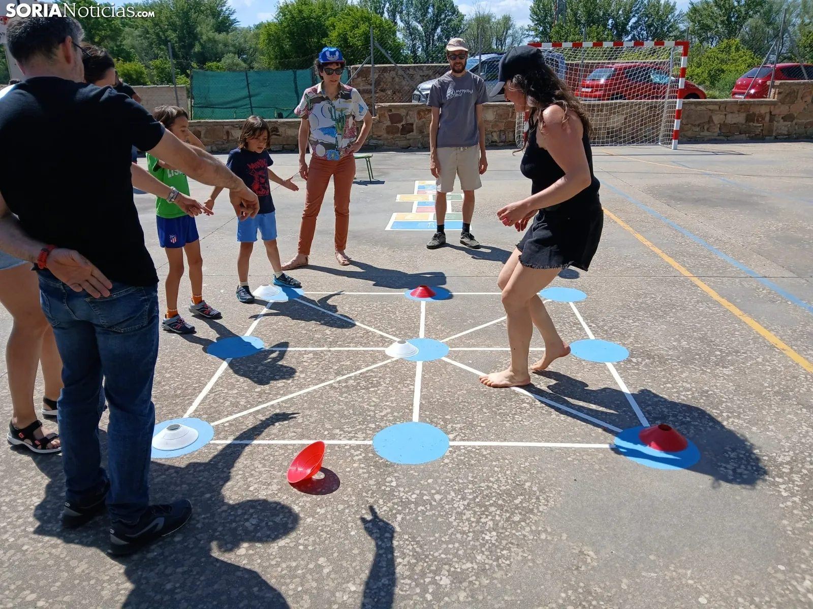 Foto 2 - Risas, juegos y solidaridad: el colegio de Almajano se vuelca contra el c&aacute;ncer infantil con juegos populares
