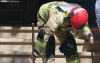 Un bombero durante una intervención urbana en la capital. /PC