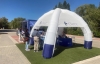 Una imagen de la carpa instalacada por Clece hoy en Almazán. 