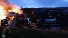 Foto 3 - Corte en la N-234 a la altura de Ciria: Incendio en un transporte con veh&iacute;culos el&eacute;ctricos