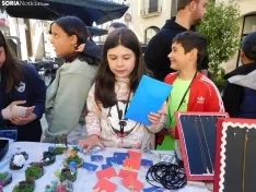 Foto 37 - FOTOS Y NOTICIA | Peque&ntilde;os grandes emprendedores: 250 alumnos se instalan en la plaza del Rosel y San Blas con sus "empresas casi reales"