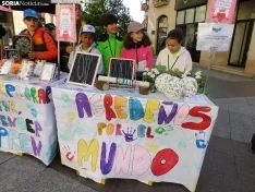 Foto 31 - FOTOS Y NOTICIA | Peque&ntilde;os grandes emprendedores: 250 alumnos se instalan en la plaza del Rosel y San Blas con sus "empresas casi reales"