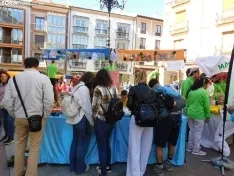 Foto 18 - FOTOS Y NOTICIA | Peque&ntilde;os grandes emprendedores: 250 alumnos se instalan en la plaza del Rosel y San Blas con sus "empresas casi reales"