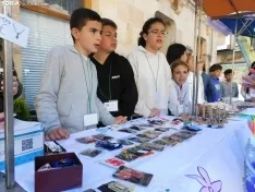 Foto 13 - FOTOS Y NOTICIA | Peque&ntilde;os grandes emprendedores: 250 alumnos se instalan en la plaza del Rosel y San Blas con sus "empresas casi reales"