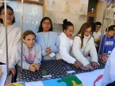 Foto 12 - FOTOS Y NOTICIA | Peque&ntilde;os grandes emprendedores: 250 alumnos se instalan en la plaza del Rosel y San Blas con sus "empresas casi reales"