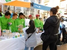 Foto 6 - FOTOS Y NOTICIA | Peque&ntilde;os grandes emprendedores: 250 alumnos se instalan en la plaza del Rosel y San Blas con sus "empresas casi reales"