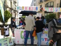 Foto 5 - FOTOS Y NOTICIA | Peque&ntilde;os grandes emprendedores: 250 alumnos se instalan en la plaza del Rosel y San Blas con sus "empresas casi reales"