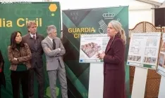 El ministro, en el centro, durante las explicaciones sobre los trabajos. /SN