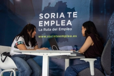 Foto 4 - Decenas de sorianos apuran en Mariano Granados las últimas horas para encontrar un empleo en la provincia