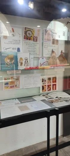 Foto 5 - El IES Machado acoge una exposici&oacute;n con 40 a&ntilde;os de historia sanjuanera