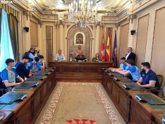 Foto 3 - Soria se rinde al Río Duero Junior: Baño de masas en el Ayuntamiento y en la Diputación