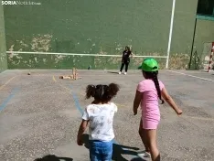 Foto 8 - Risas, juegos y solidaridad: el colegio de Almajano se vuelca contra el c&aacute;ncer infantil con juegos populares