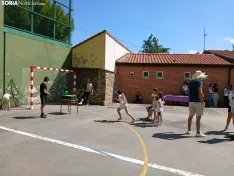 Foto 7 - Risas, juegos y solidaridad: el colegio de Almajano se vuelca contra el c&aacute;ncer infantil con juegos populares