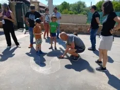 Foto 13 - Risas, juegos y solidaridad: el colegio de Almajano se vuelca contra el c&aacute;ncer infantil con juegos populares