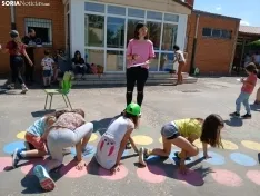 Foto 18 - Risas, juegos y solidaridad: el colegio de Almajano se vuelca contra el c&aacute;ncer infantil con juegos populares