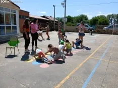 Foto 19 - Risas, juegos y solidaridad: el colegio de Almajano se vuelca contra el c&aacute;ncer infantil con juegos populares