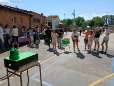 Foto 20 - Risas, juegos y solidaridad: el colegio de Almajano se vuelca contra el c&aacute;ncer infantil con juegos populares