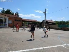 Foto 25 - Risas, juegos y solidaridad: el colegio de Almajano se vuelca contra el c&aacute;ncer infantil con juegos populares