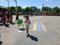 Foto 29 - Risas, juegos y solidaridad: el colegio de Almajano se vuelca contra el c&aacute;ncer infantil con juegos populares