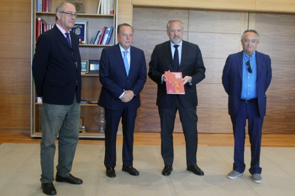 El Consejo de Cuentas entrega en las Cortes su Memoria 2024 que recoge 16 comparecencias y 15 informes con 73 recomendaciones a los entes fiscalizados