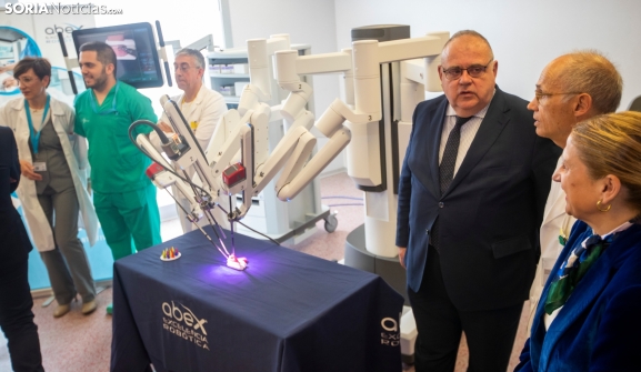 Así funciona el robot Da Vinci del Santa Bárbara: la última tecnología en cuanto a cirugía mínimamente invasiva