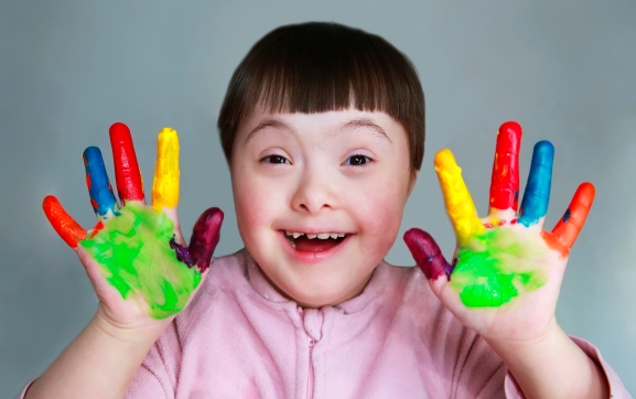 La Junta y las asociaciones de Síndrome de Down refuerzan su compromiso mediante el trabajo conjunto en la atención temprana de niños con discapacidad