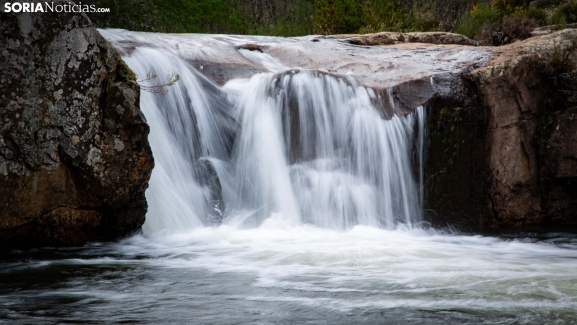 GALERÍA | El Chorrón, un rincón mágico entre aguas y colores en el corazón del Valle del Razón