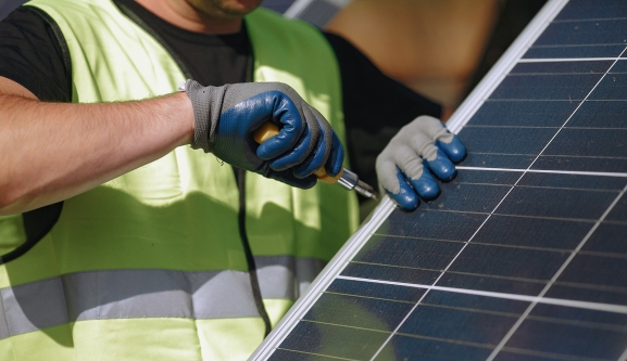 Castilla y León invertirá más de 10 M€ para autoconsumo fotovoltaico en 93 centros sanitarios con un ahorro en electricidad de 2,25 M€ anuales