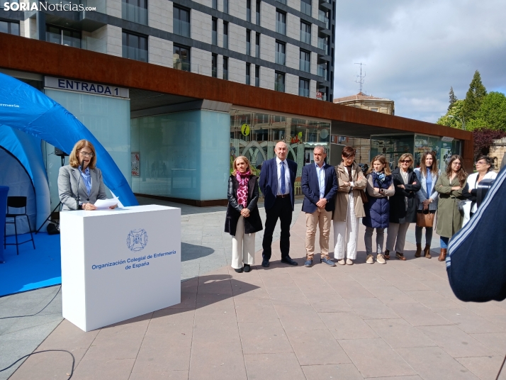 Una ruleta por la salud: las enfermeras de Soria salen a la calle para acercarse a la ciudadanía