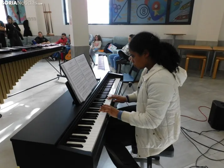 GALER&Iacute;A | Golmayo da la nota en su II Marat&oacute;n Musical con &eacute;xitos de La Bella y la Bestia,