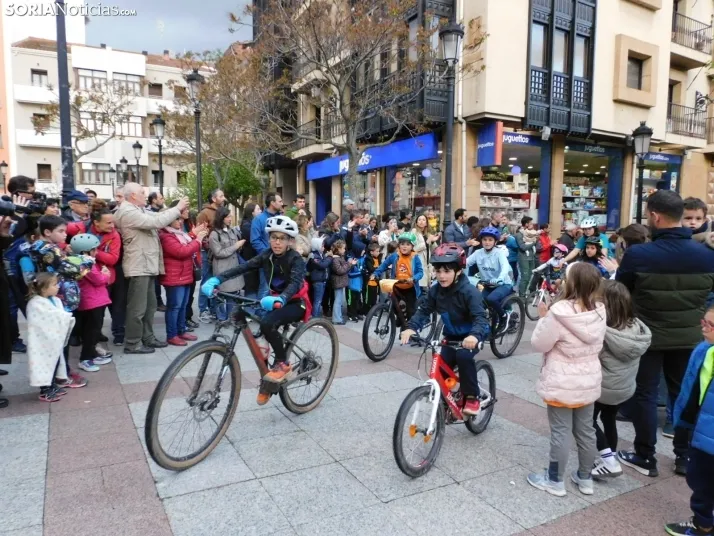 GALER&Iacute;A | Ni la lluvia, ni el fr&iacute;o, ni el granizo: nada detiene a los ciclistas de Pedalovida en