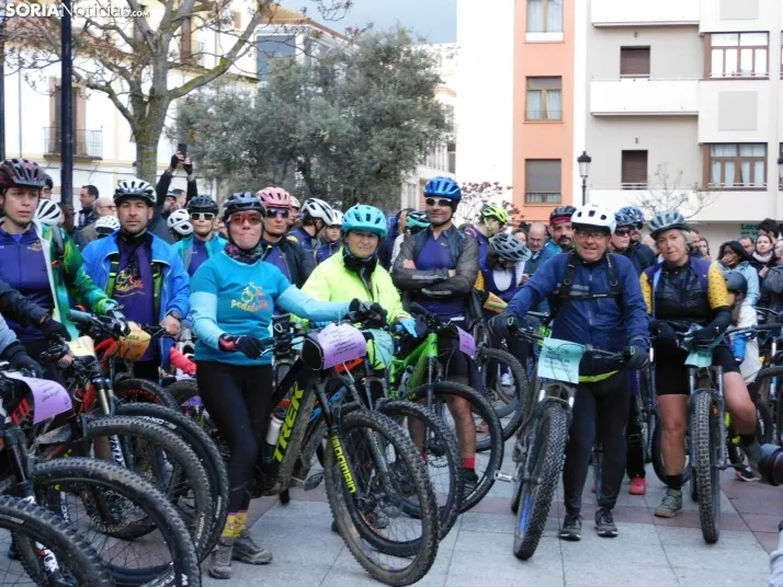 GALER&Iacute;A | Ni la lluvia, ni el fr&iacute;o, ni el granizo: nada detiene a los ciclistas de Pedalovida en