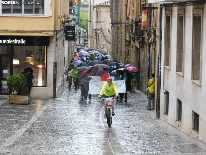 GALER&Iacute;A | Ni la lluvia, ni el fr&iacute;o, ni el granizo: nada detiene a los ciclistas de Pedalovida en