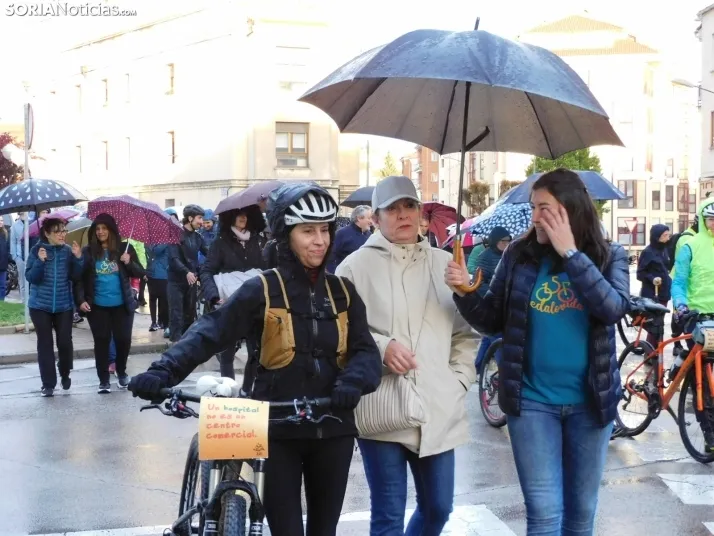 GALER&Iacute;A | Ni la lluvia, ni el fr&iacute;o, ni el granizo: nada detiene a los ciclistas de Pedalovida en