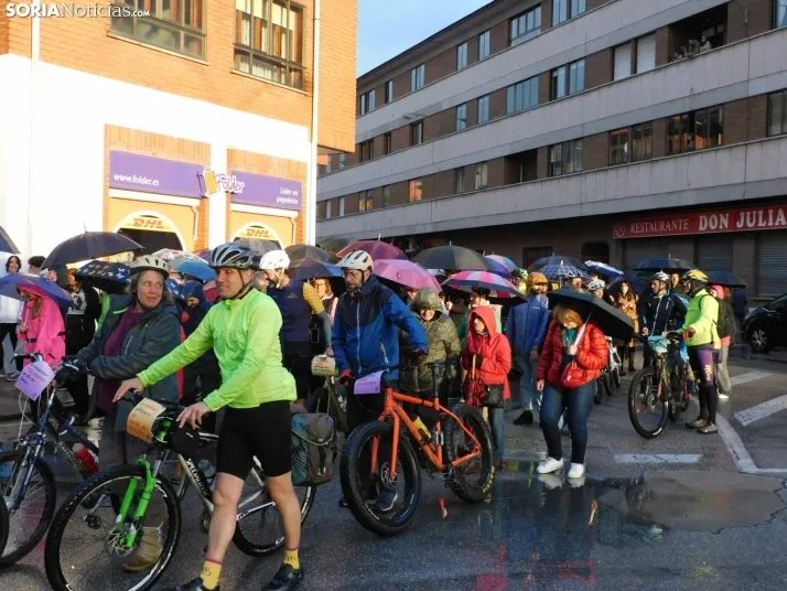 GALER&Iacute;A | Ni la lluvia, ni el fr&iacute;o, ni el granizo: nada detiene a los ciclistas de Pedalovida en