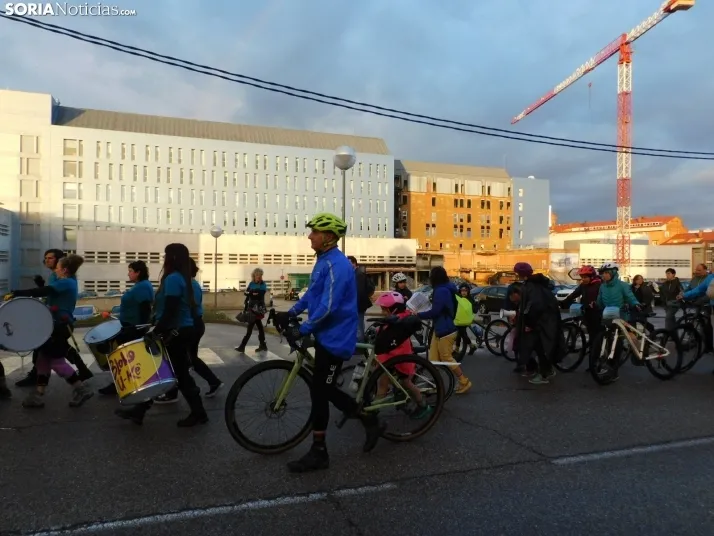 GALER&Iacute;A | Ni la lluvia, ni el fr&iacute;o, ni el granizo: nada detiene a los ciclistas de Pedalovida en