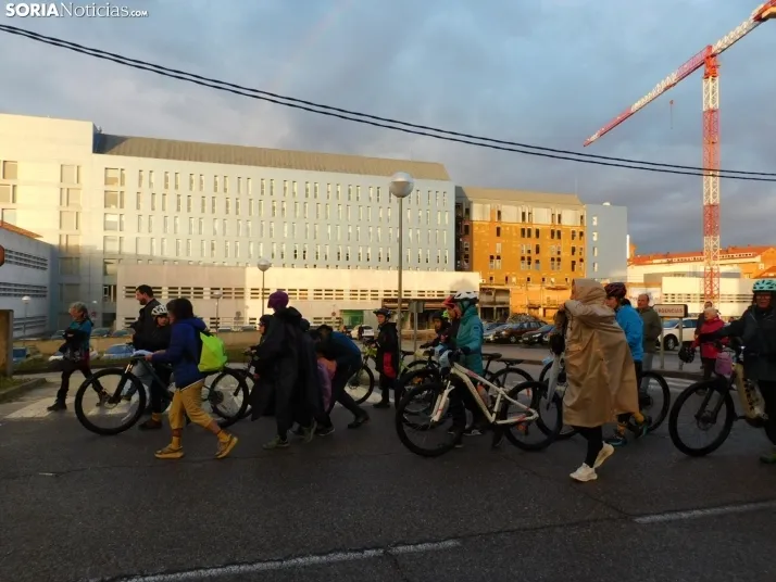 GALER&Iacute;A | Ni la lluvia, ni el fr&iacute;o, ni el granizo: nada detiene a los ciclistas de Pedalovida en