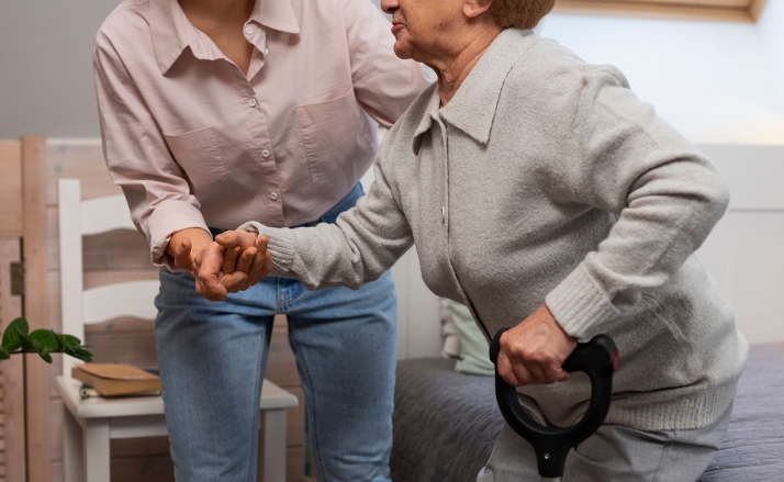 El CREDEF formaliza el contrato para formación de cuidadores de personas en situación de dependencia