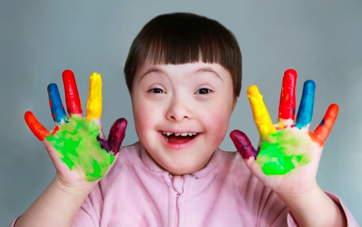 La Junta y las asociaciones de Síndrome de Down refuerzan su compromiso mediante el trabajo conjunto en la atención temprana de niños con discapacidad