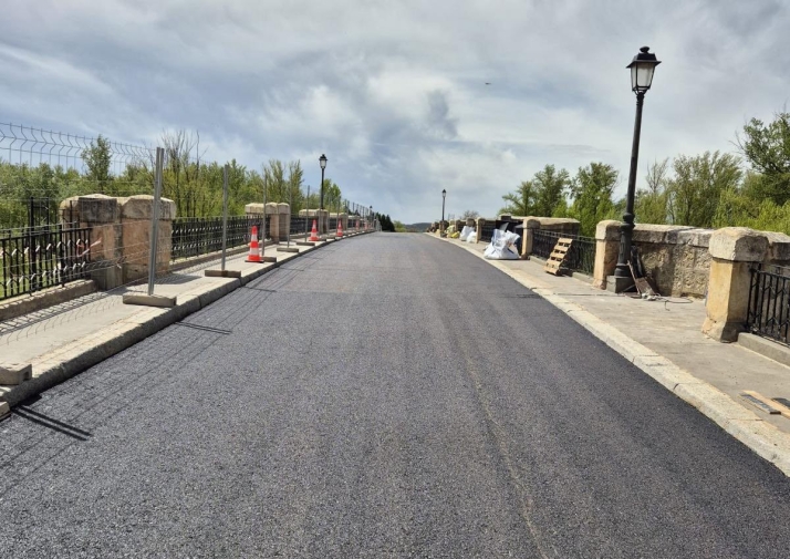 Óscar Puente anuncia la reapertura al tráfico del puente medieval de San Esteban