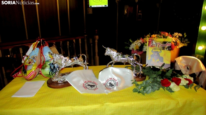 La pe&ntilde;a El Cuadro entrega sus premios 'Toro de Plata'