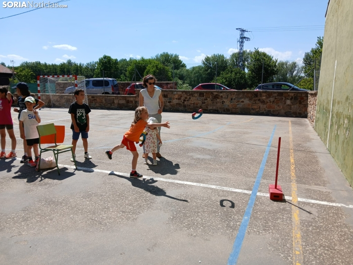 Risas, juegos y solidaridad: el colegio de Almajano se vuelca contra el cáncer infantil con juegos populares