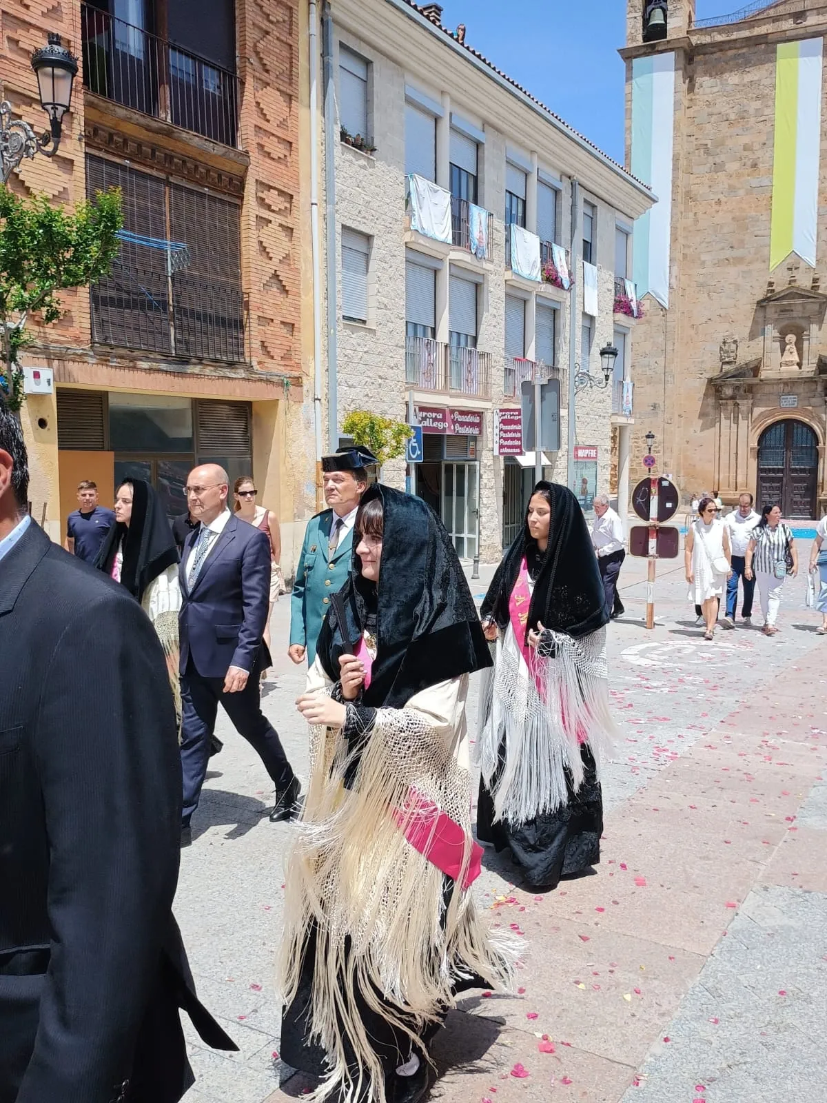 Foto 10 - As&iacute; ha celebrado &Aacute;greda las Fiestas de Nuestra Se&ntilde;ora de los Milagros y el Corpus Christi: un espect&aacute;culo de flores y tradici&oacute;n
