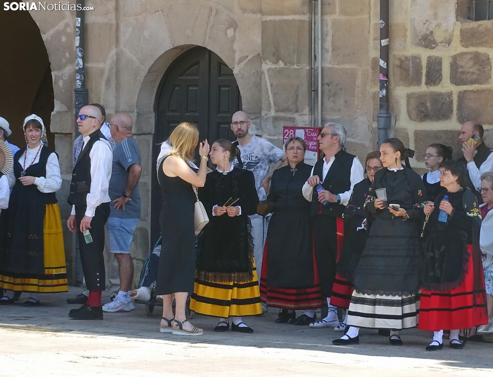 Una imagen previa al desfile del Domingo de Calderas hoy. /PC