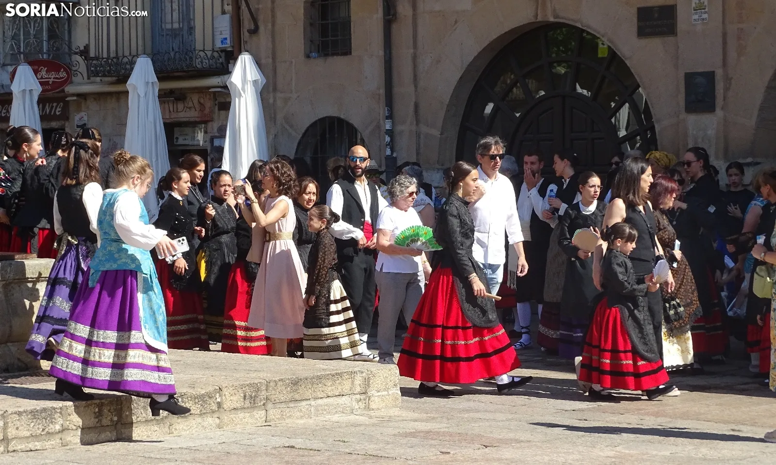 Una imagen previa al desfile del Domingo de Calderas hoy. /PC