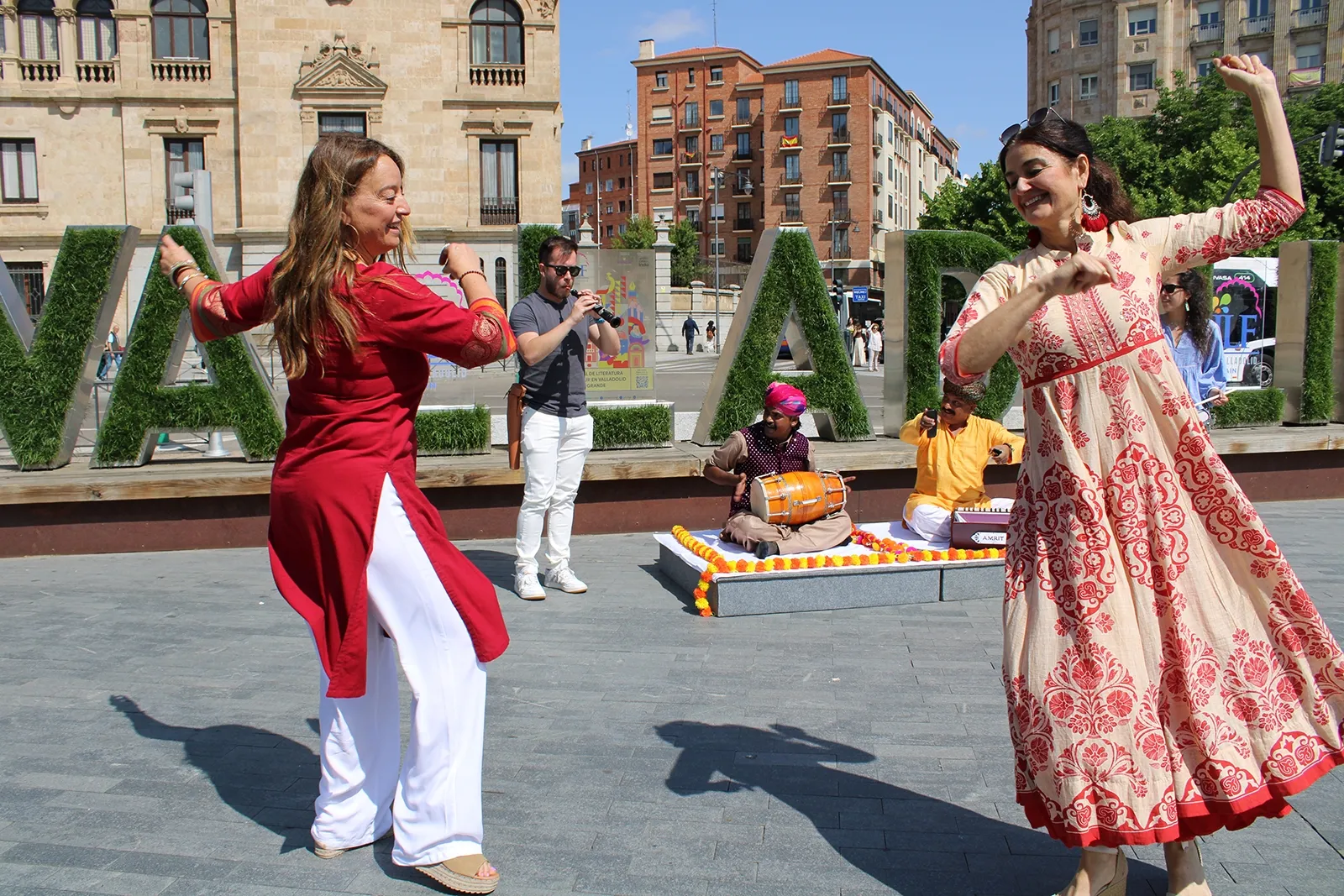 Foto 2 - V&Iacute;DEO | El Festival de Jaipur florece en la naturaleza del Campo Grande para "tender puentes" entre la India y Valladolid