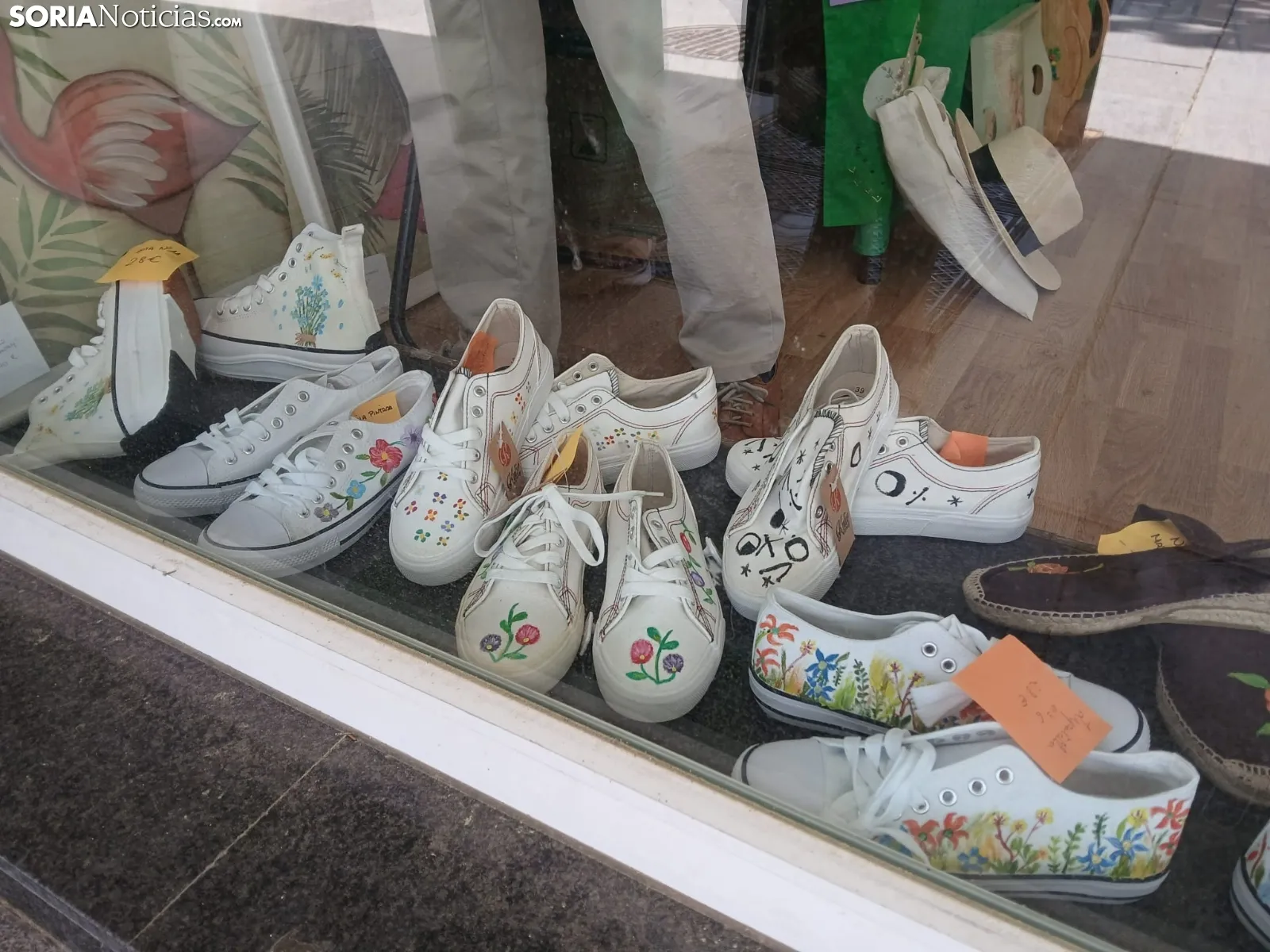 Foto 2 - La AECC abre su mercadillo solidario: creaciones que son terapia