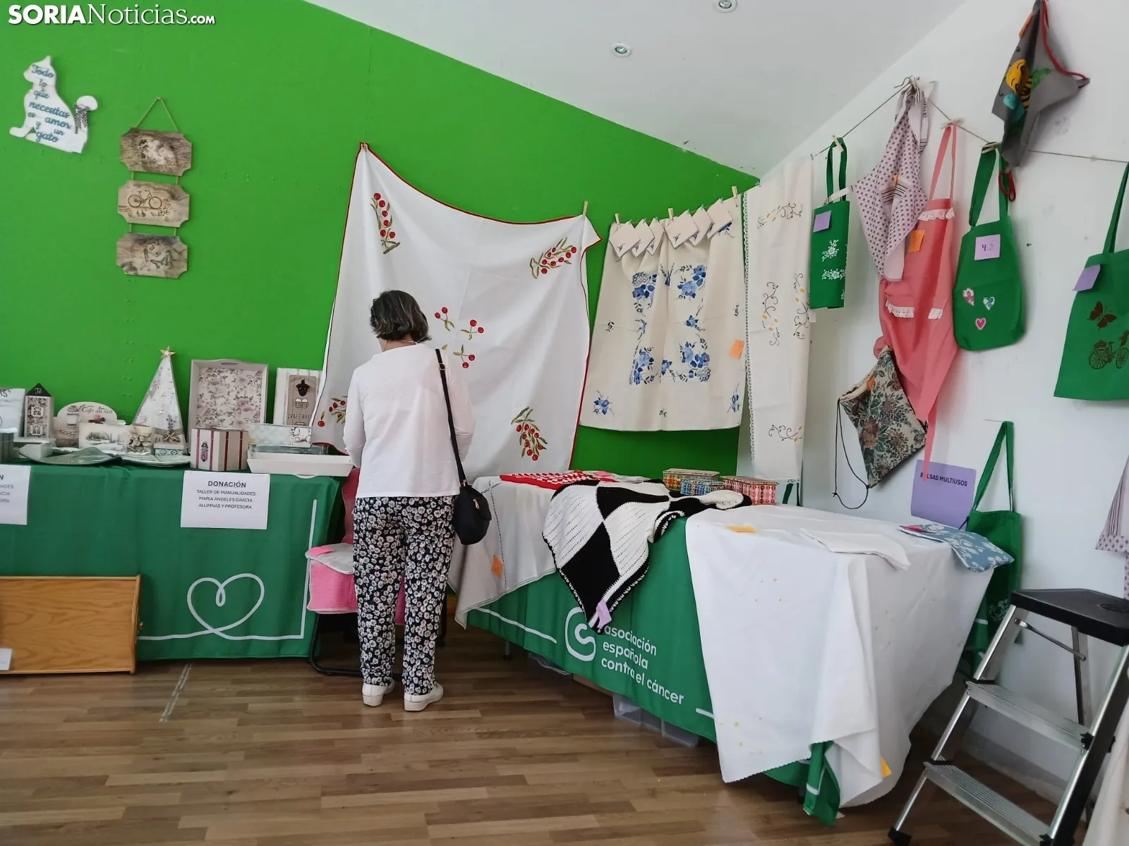 Foto 11 - La AECC abre su mercadillo solidario: creaciones que son terapia